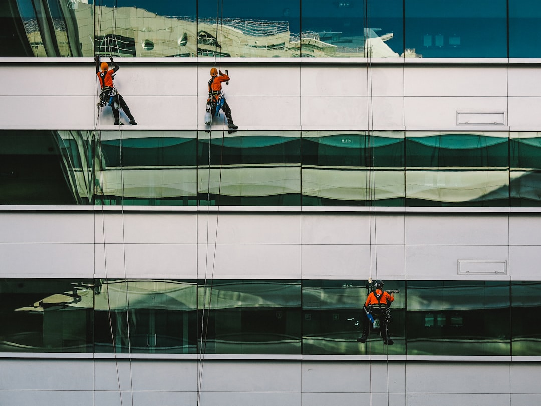 window cleaners in lisboa